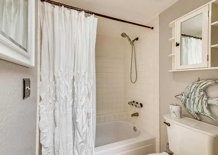 5 Mi To Hiking & Golf: Gem W/ Pool Access Holiday home