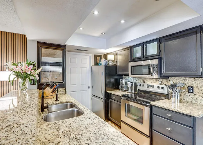 5 Mi To Hiking & Golf: Gem W/ Pool Access