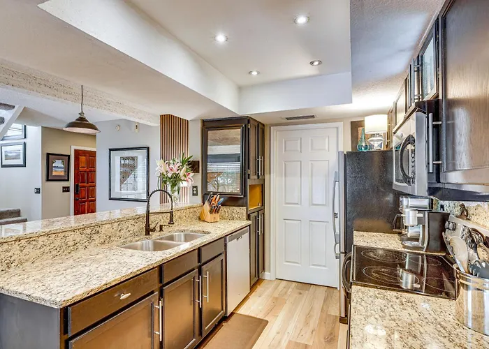 5 Mi To Hiking & Golf: Gem W/ Pool Access *