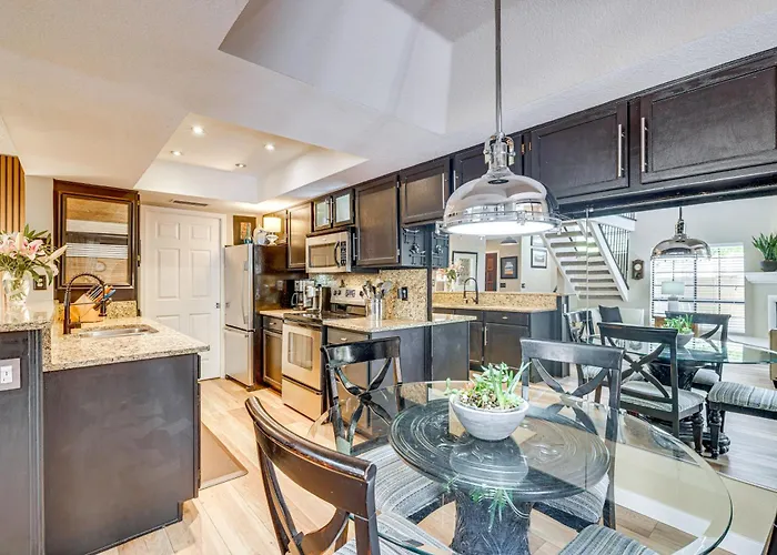 5 Mi To Hiking & Golf: Gem W/ Pool Access