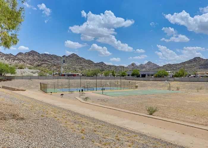 Holiday home 5 Mi To Hiking & Golf: Gem W/ Pool Access Phoenix