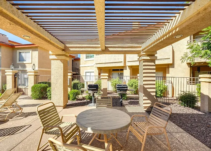 Holiday home 5 Mi To Hiking & Golf: Gem W/ Pool Access *